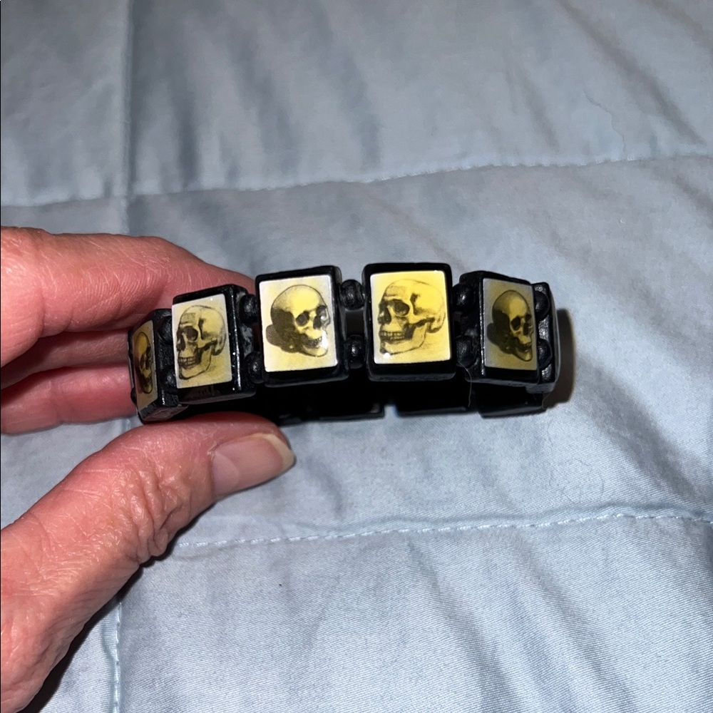Skull Tile Stretch Bracelet - Yellow & Black